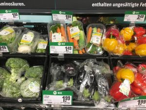 Biogemüse und Obst extrem in umweltschädliches Plastik verpackt - muss das sein?